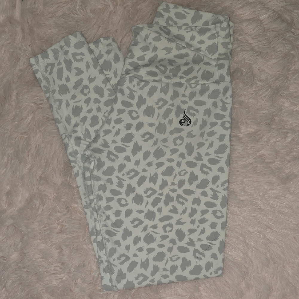 Ryderwear Gray And White Leopard Print Leggings